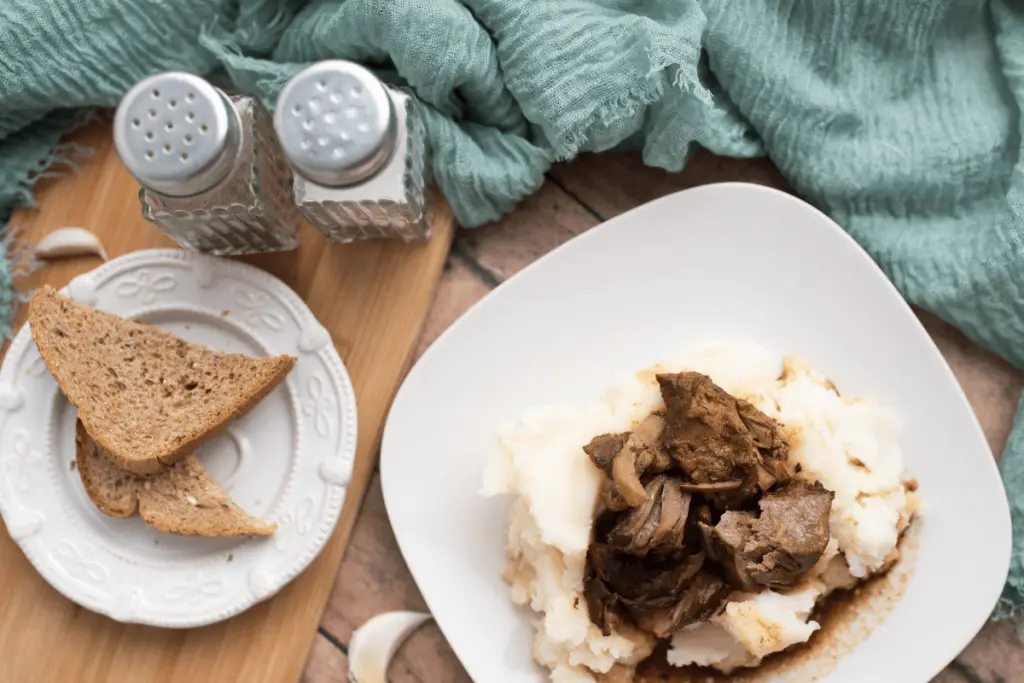 Beef Tips Crock Pot with mashed potato