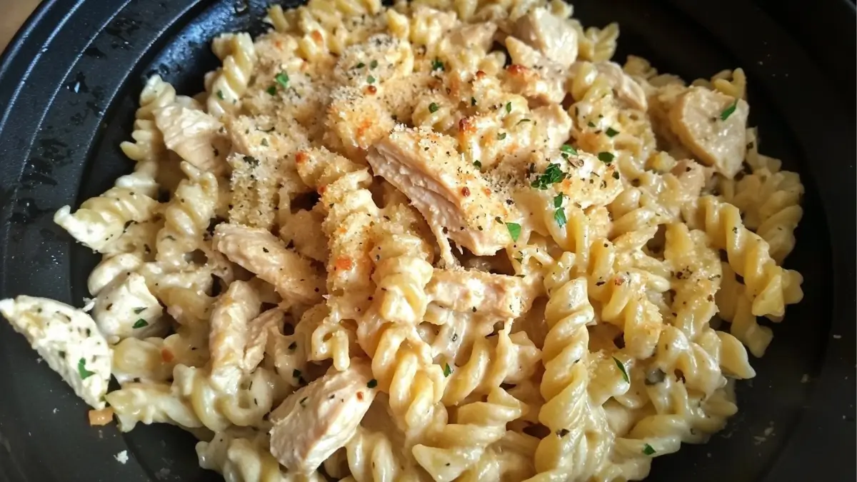 Crockpot Garlic Parmesan Chicken Pasta