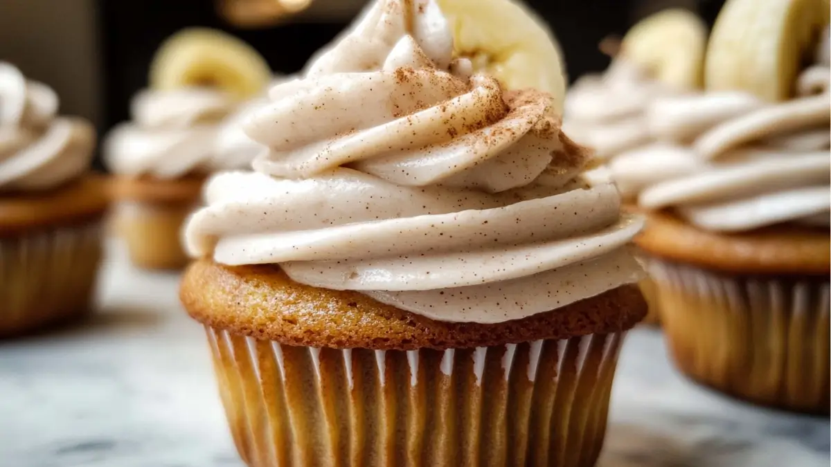 Banana Cupcakes with Cinnamon Cream Cheese Frosting