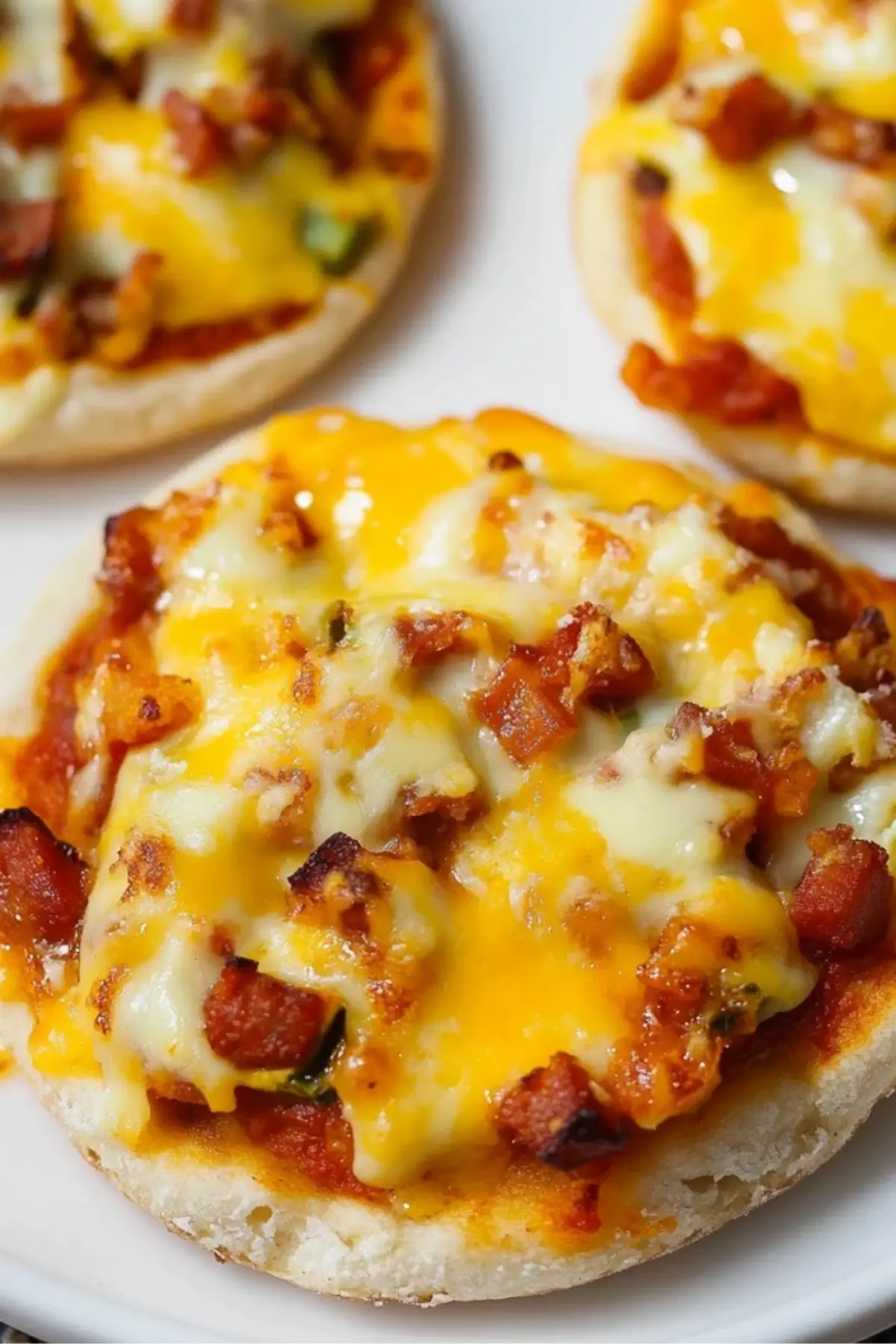 Easy English Muffin Breakfast Pizzas