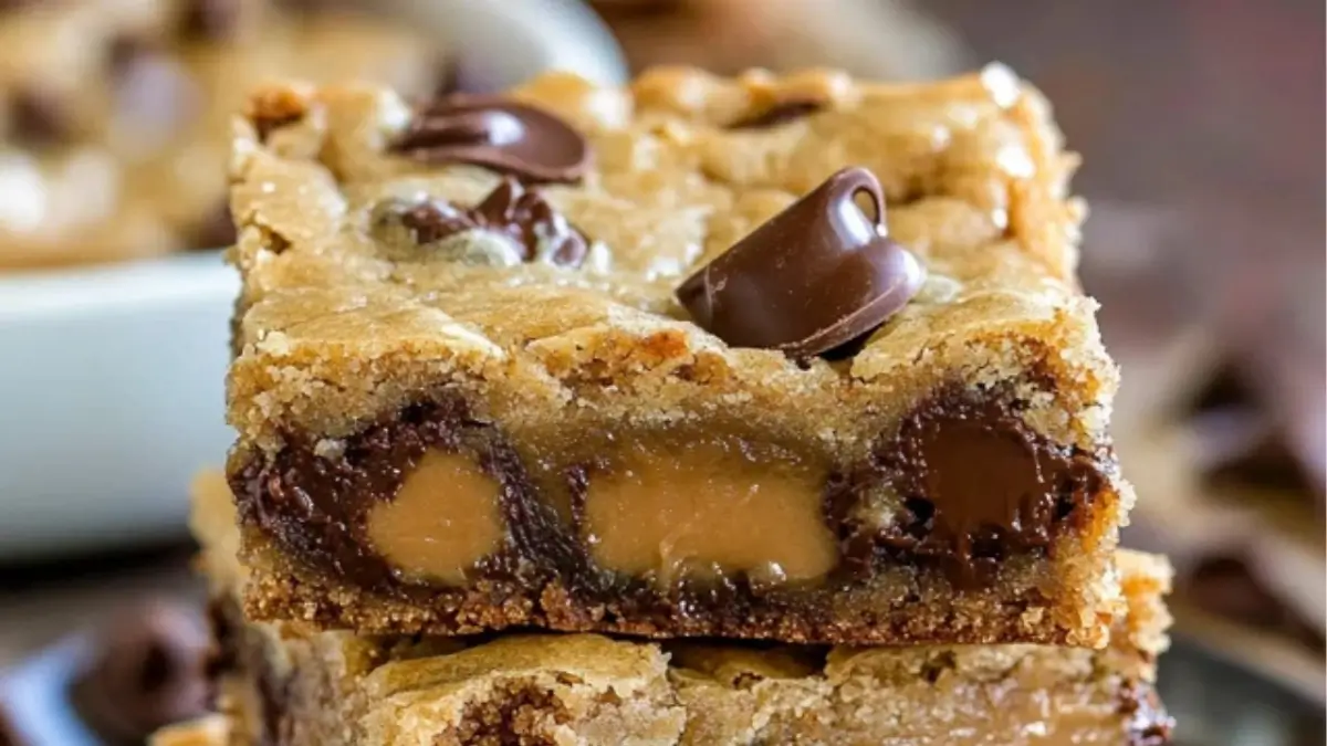 Peanut Butter Cup Gooey Bars