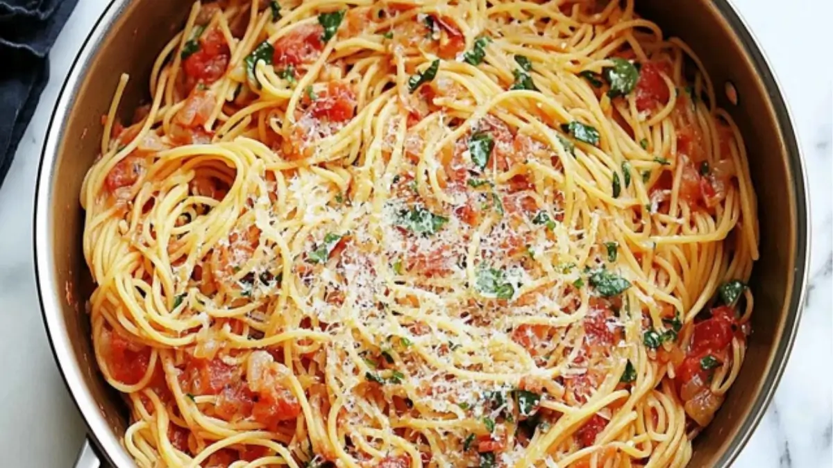 Easy One Pot Spaghetti with Garlic Tomatoes