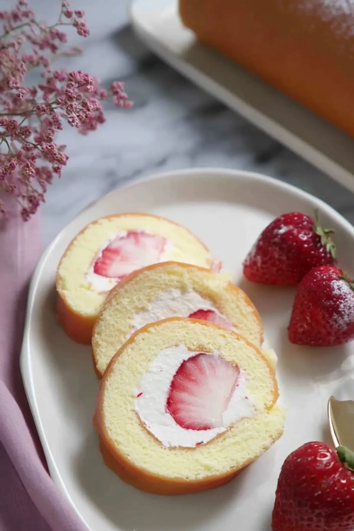 Fresh Strawberry Cream Cake Roll Fresh Strawberry Cream Cake Roll