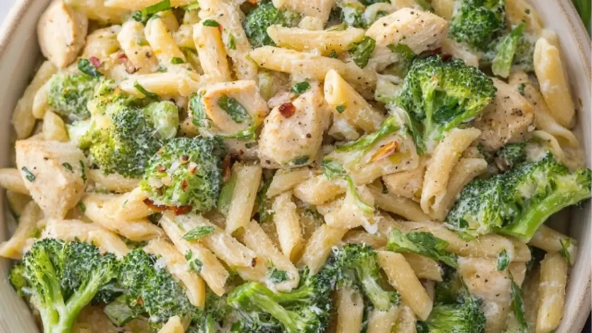 Creamy Chicken and Broccoli Pasta