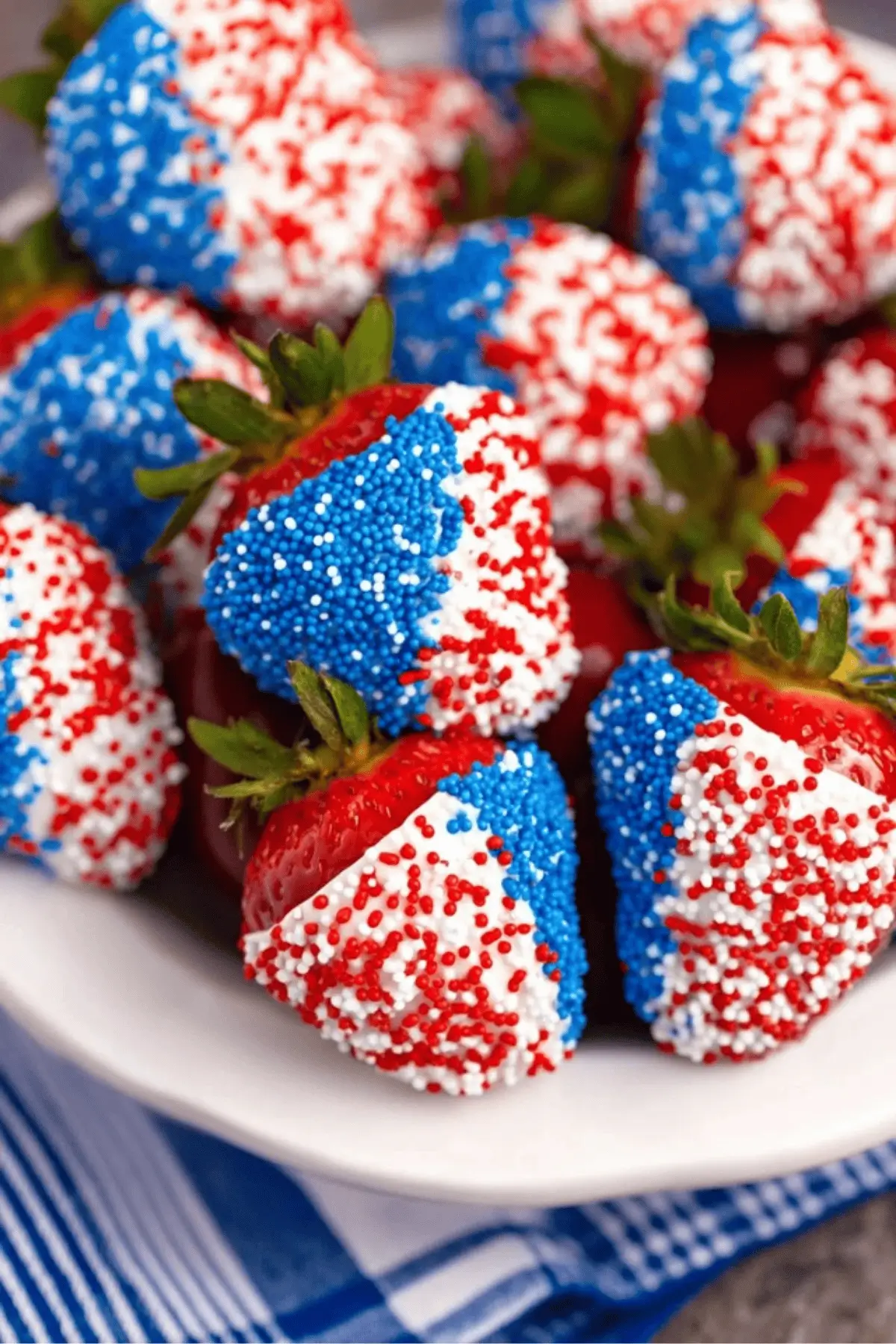 Easy 4th of July Chocolate Covered Strawberries Easy 4th of July Chocolate Covered Strawberries
