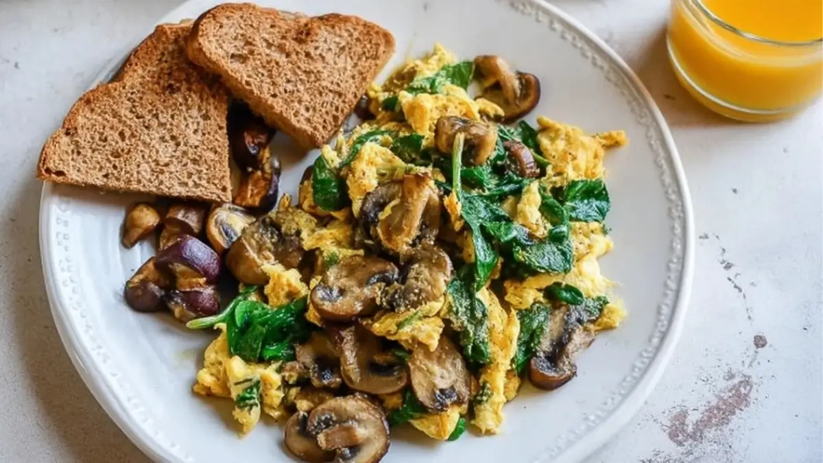 Mushroom-Spinach Scrambled Eggs