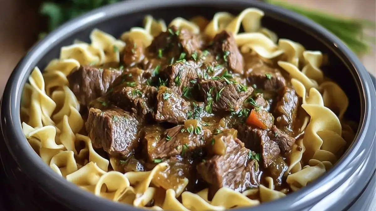 Slow Cooker Beef and Noodles