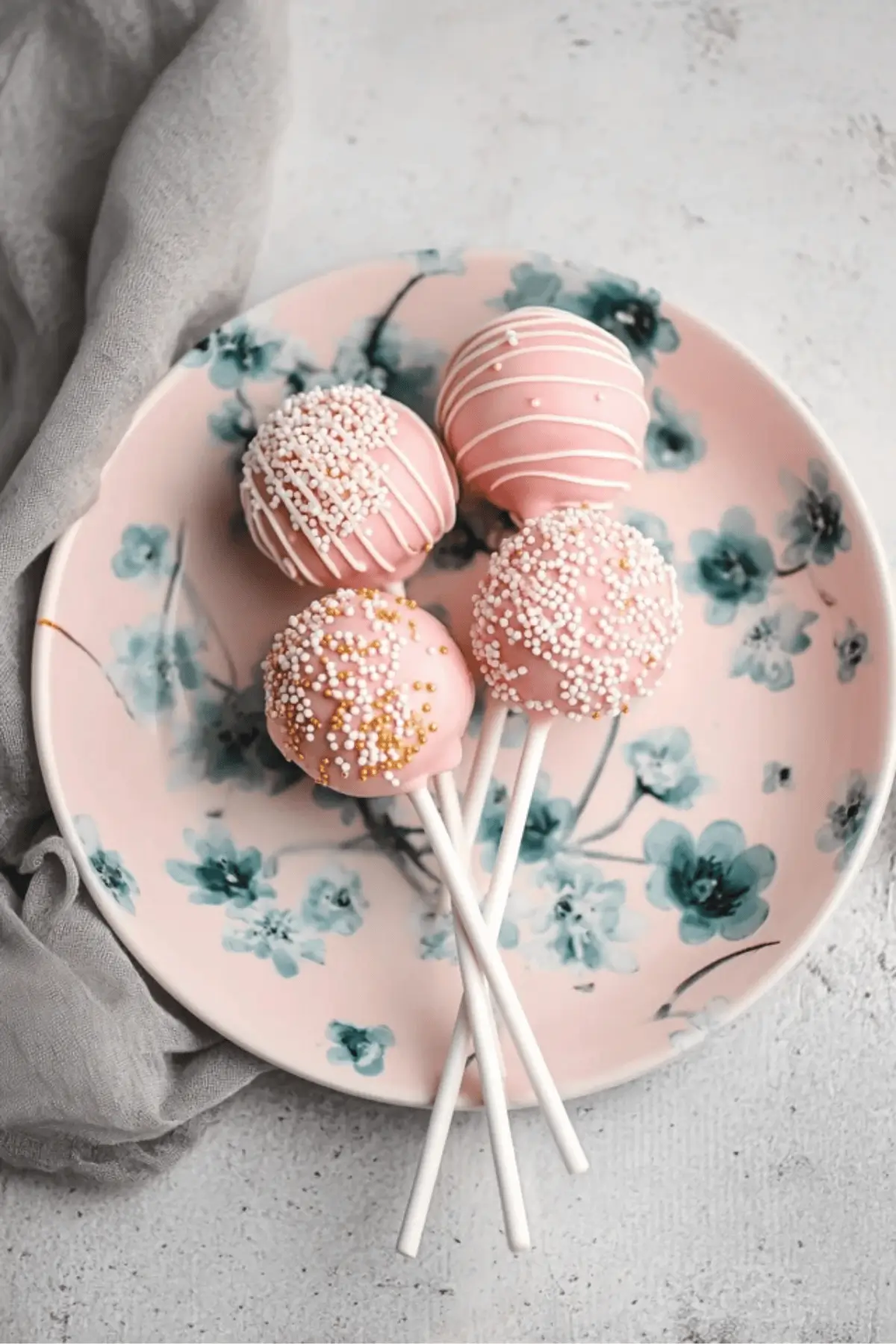 Easy Starbucks-Style Cake Pops Easy Starbucks-Style Cake Pops