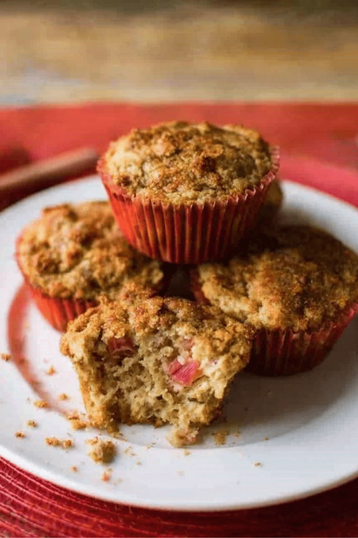 Cinnamon Rhubarb Muffins