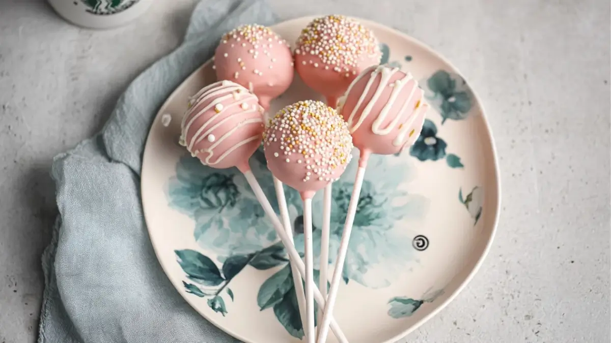Easy Starbucks-Style Cake Pops
