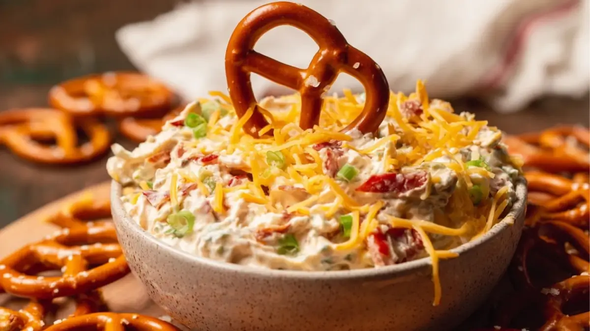 Easy Creamy Pretzel Dip