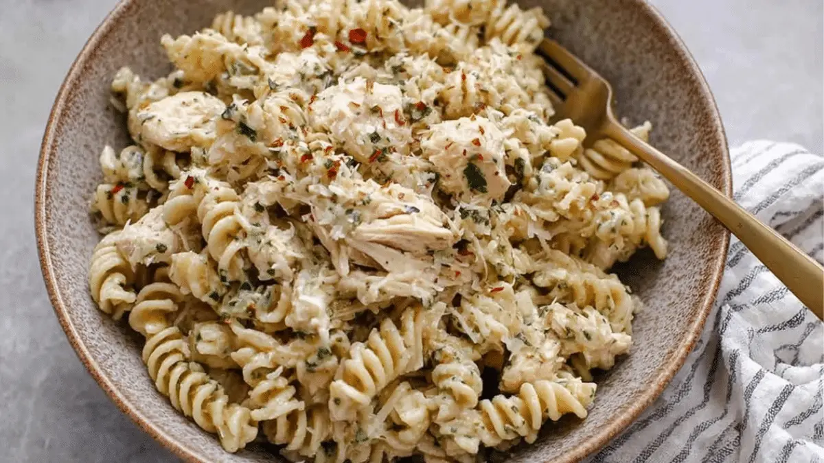 Crockpot Parmesan Garlic Chicken Pasta