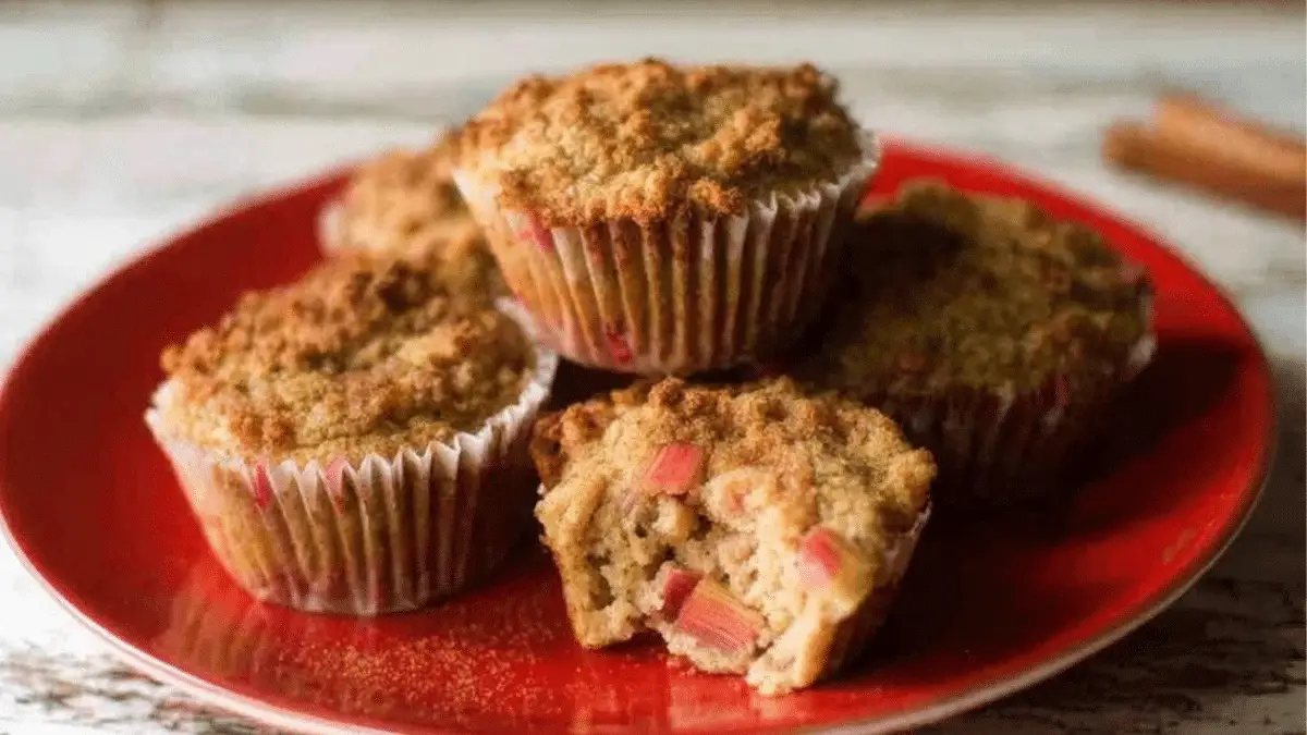 Cinnamon Rhubarb Muffins