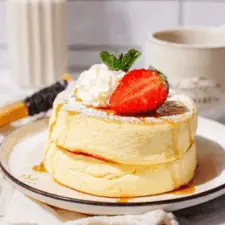 Fluffy Japanese Soufflé Pancakes