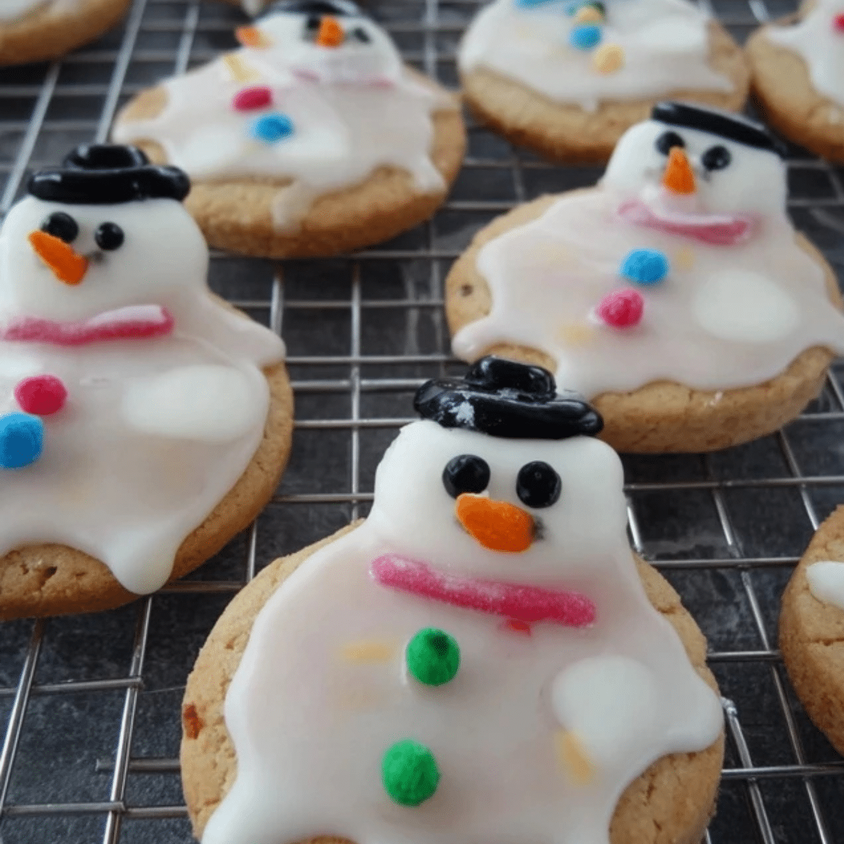 MELTED SNOWMAN BISCUITS