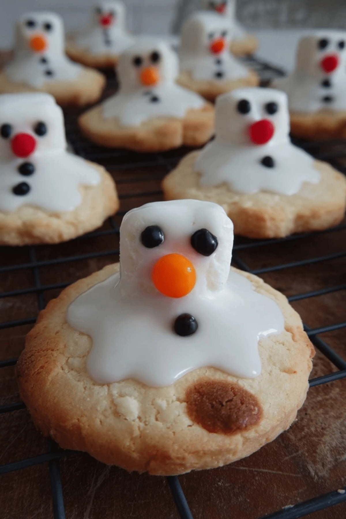 MELTED SNOWMAN BISCUITS
