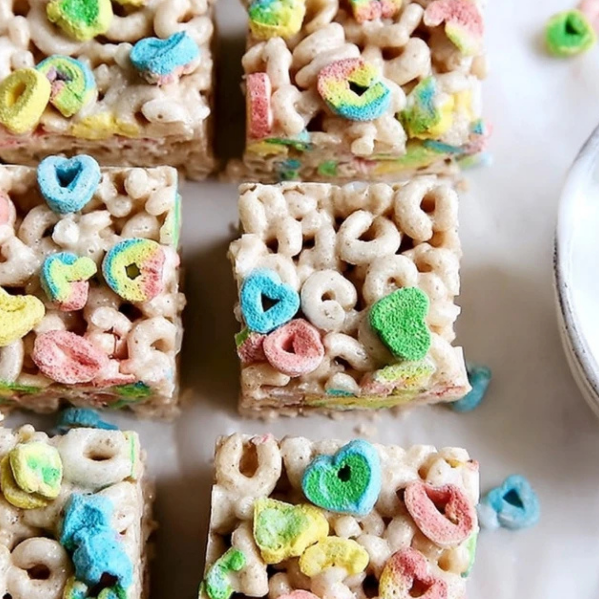 Lucky Charms Rice Krispie – Easy Treats - recipe maestro
