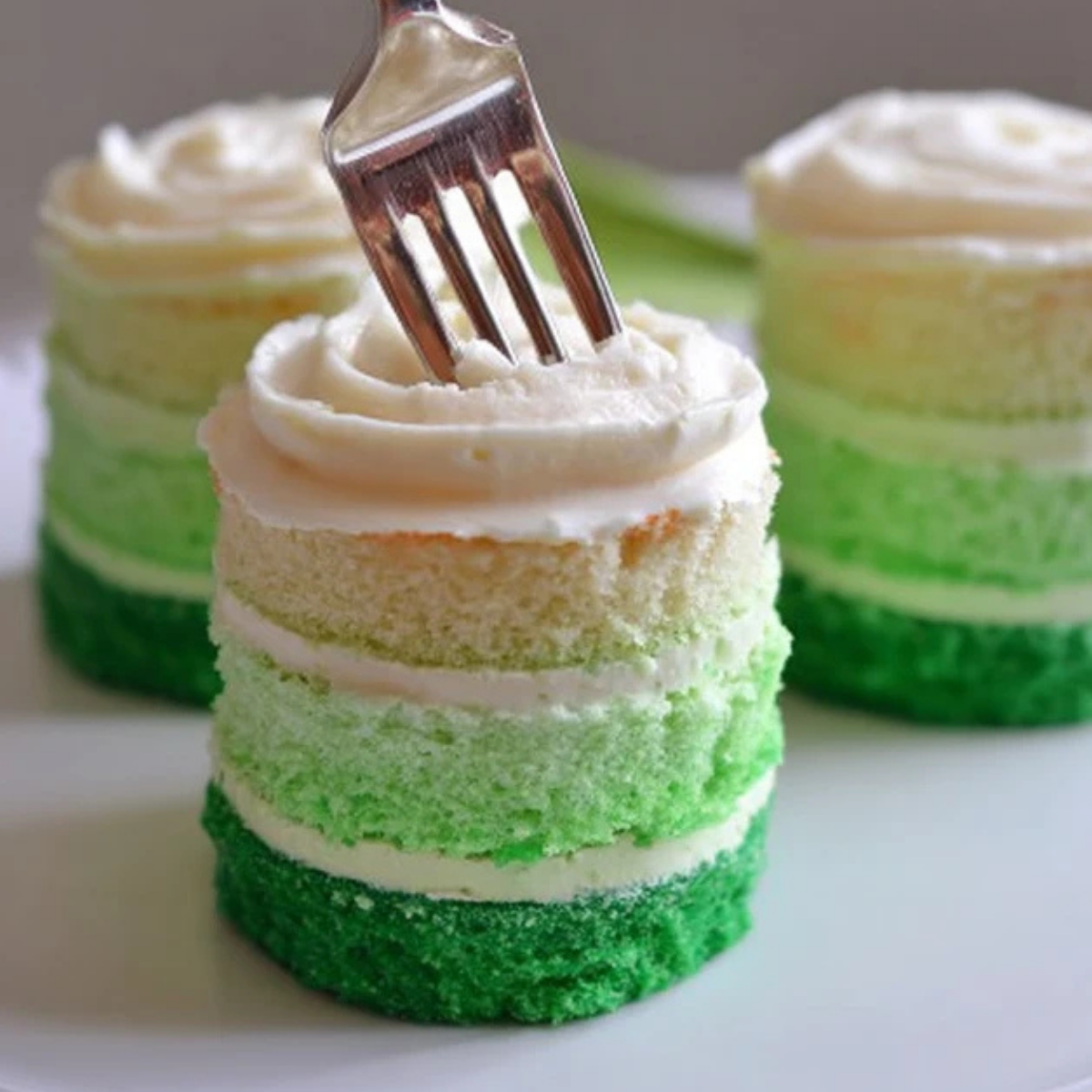 St Patrick's Day Mini Ombre Cakes