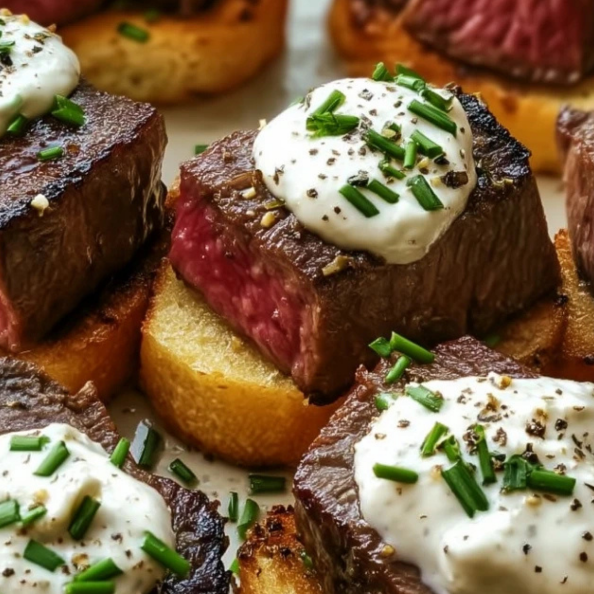 Garlic Bread Steak Bites with Horseradish Cream