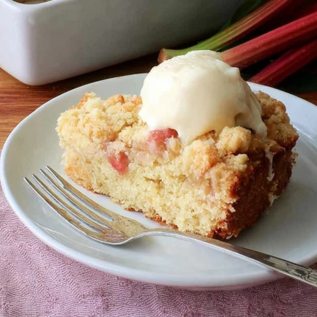 German Rhubarb Streusel Cake
