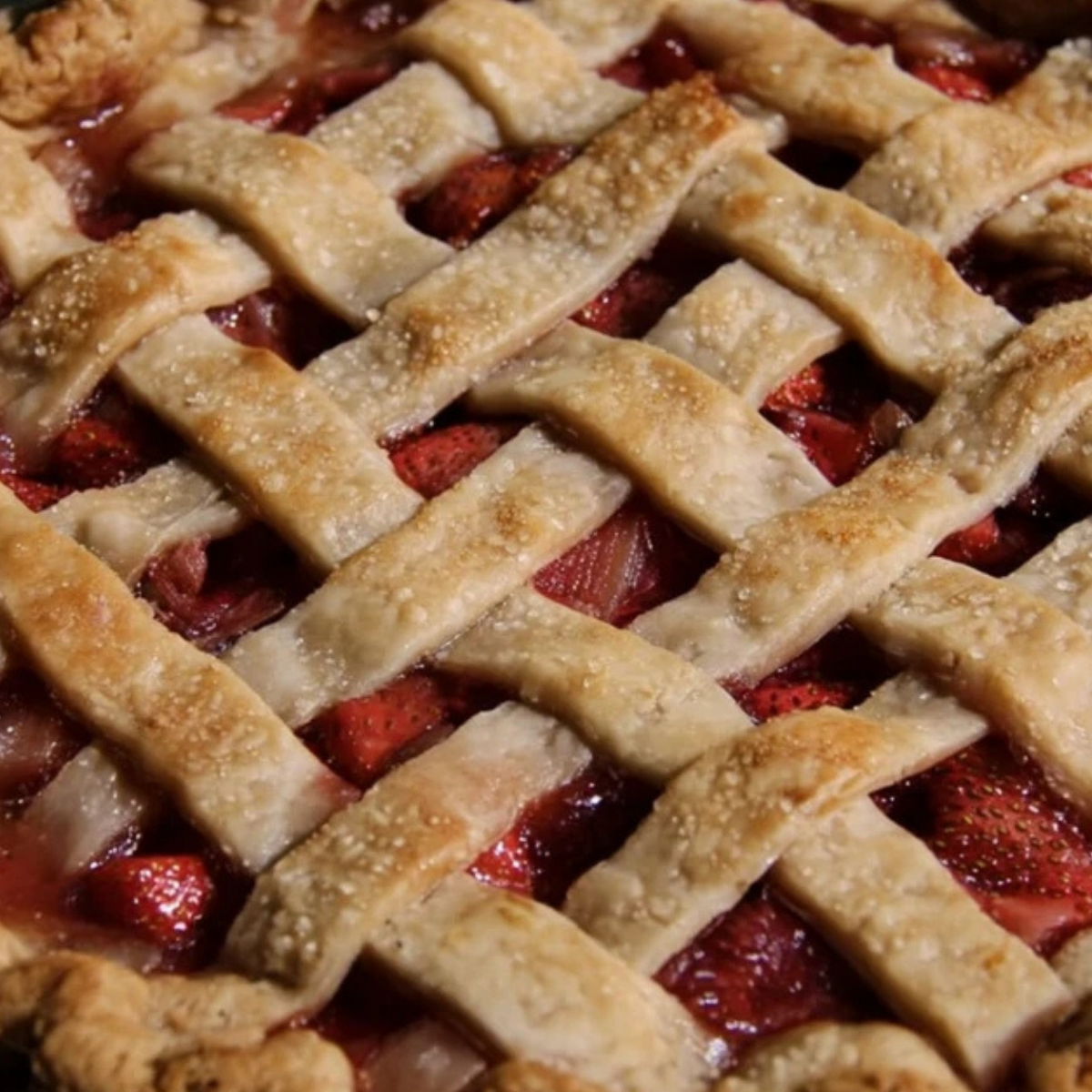 Spiced Strawberry Rhubarb Pie